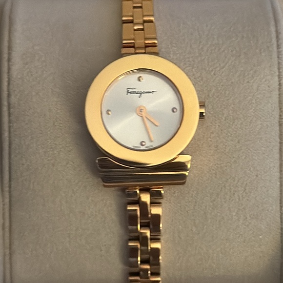 NWT Salvatore Ferragamo rose gold watch size is 8” pristine condition box n case - Picture 7 of 10